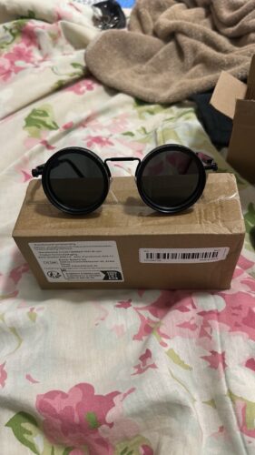 Fashionable Adjustable Sunglasses: Suitable for retro punk parties, sunshade, sun protection and festivals like Easter, graduation season, Halloween and Christmas. With aluminum-magnesium lenses, alloy frames, a glasses case and a lens cloth. photo review